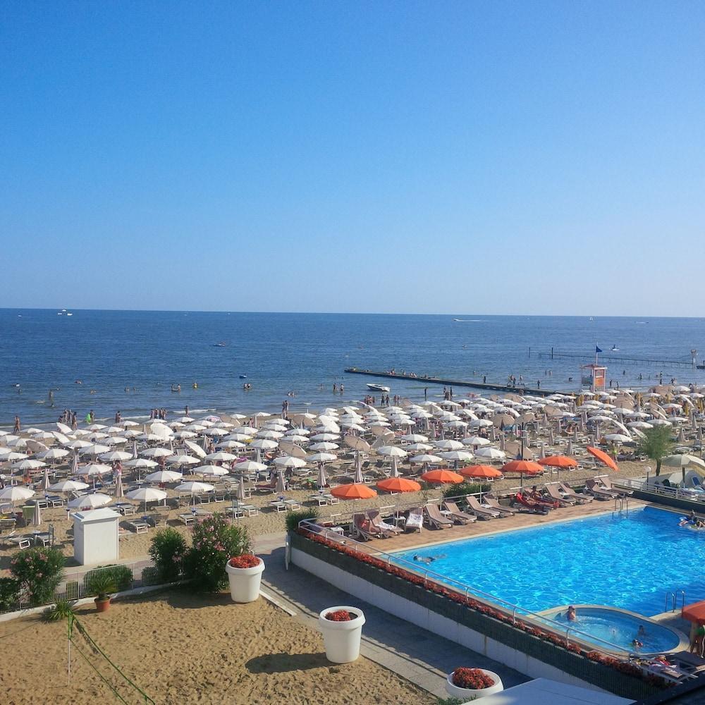 Hotel Astor Jesolo Extérieur photo